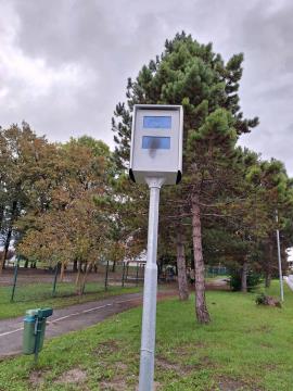 Poškodovan radar na Pelechovi cesti